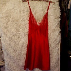 💋 Embrace Seduction! 💋 Victoria's Secret Lace Plunge Slip - Size MED in Red ❤️